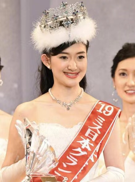 新晋2020日本小姐冠军的小川千奈,不仅就读于岩手医科大学,还精通舞蹈