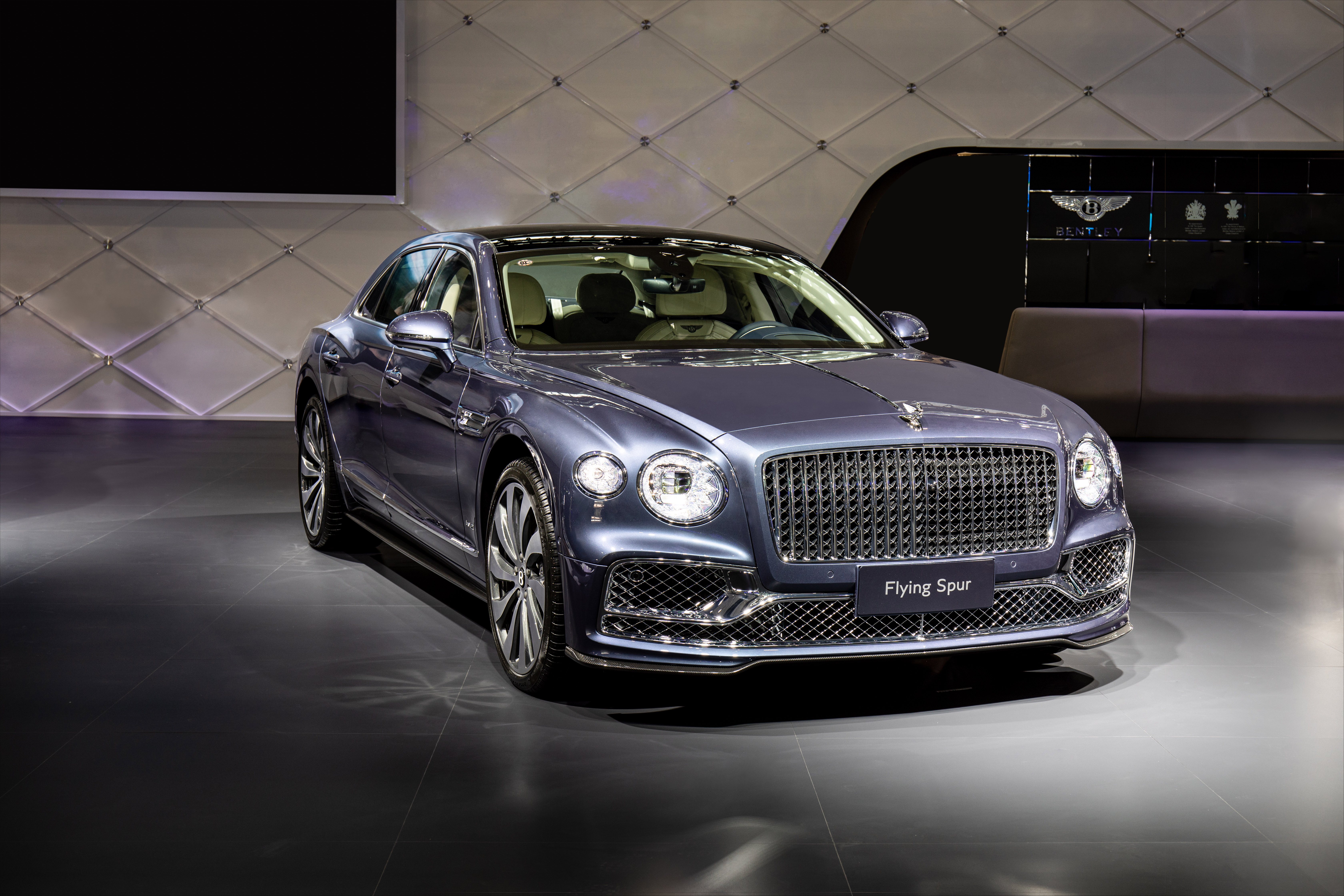 宾利新添越全新欧陆gt v8联袂登台,诠释奢华格调与澎湃动力