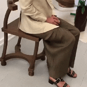 很是搞笑的动图：这飞机这样对妹子，有点不正经了！
