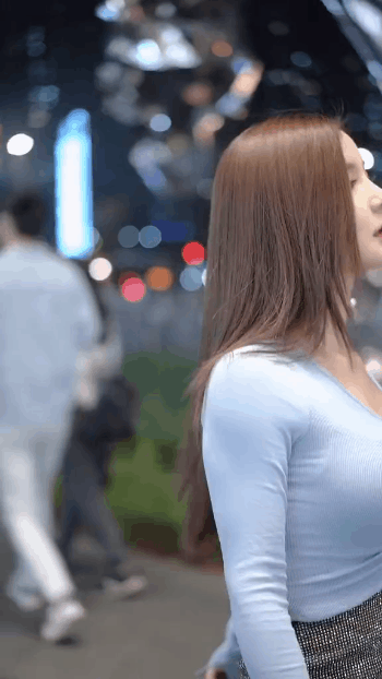 亮点内涵gif：妹子，你看到了什么呢？！