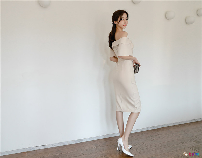 孙允珠丨简式淡雅摩纳哥皇室叶蕊衣裙