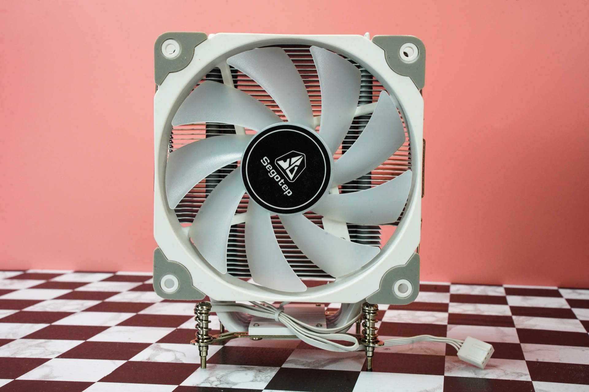 DIY玩家如何给媳妇选择电脑？乔斯伯BO100装机实录