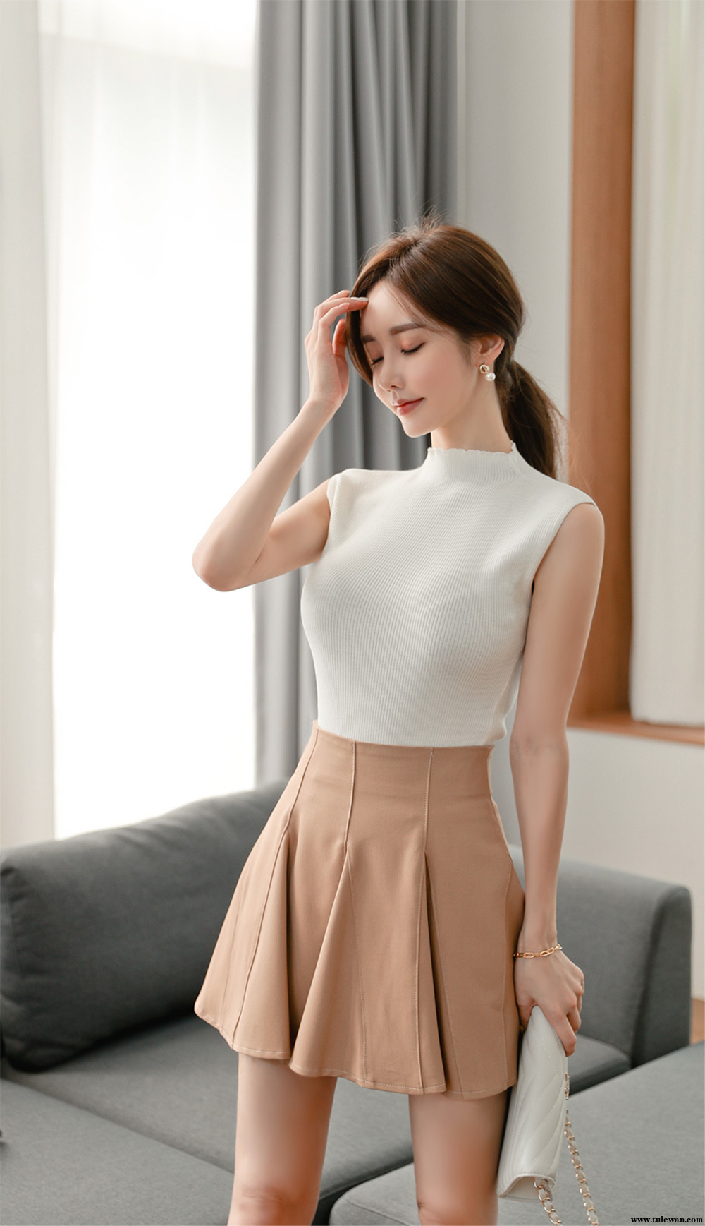 孙允珠丨枯枝花韵棕木彩绘玉色螺纹裙