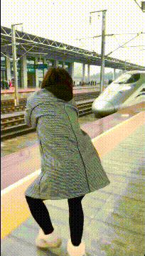 搞笑GIF：等一个大胆的想法