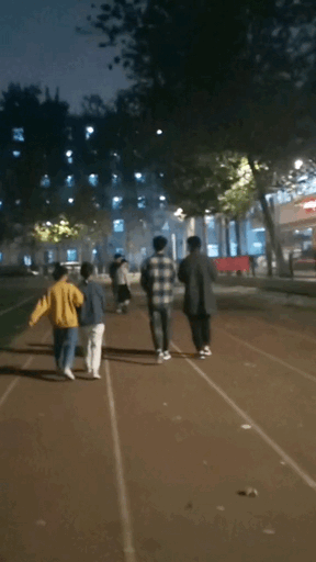 笑晕去的GIF图片：这才叫看帅哥，你们那顶多叫瞄一眼