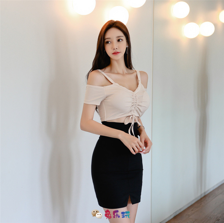 孙允珠：维多利亚露肩束胸绑带拼搭裙