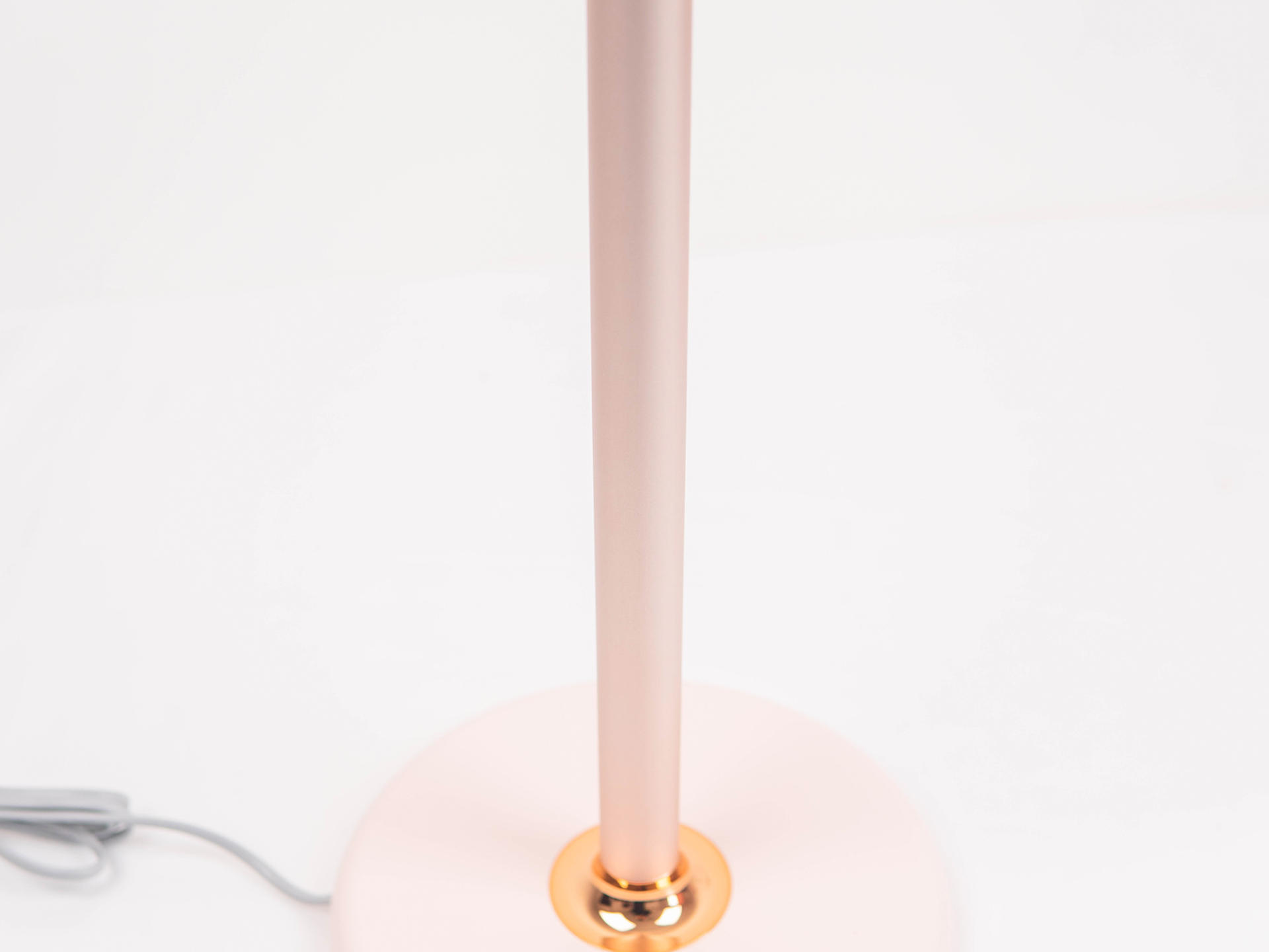 颠覆传统吹发方式，品仕乐立式吹风机解放双手吹发更舒适