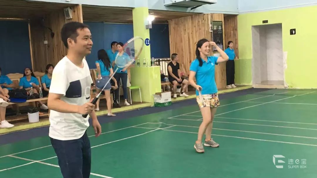 羽毛球活动的优雅瞬间2