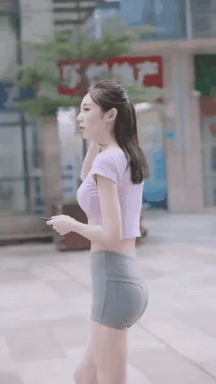 美女的经典GIF图片：只要身材好，跳舞肯定好看