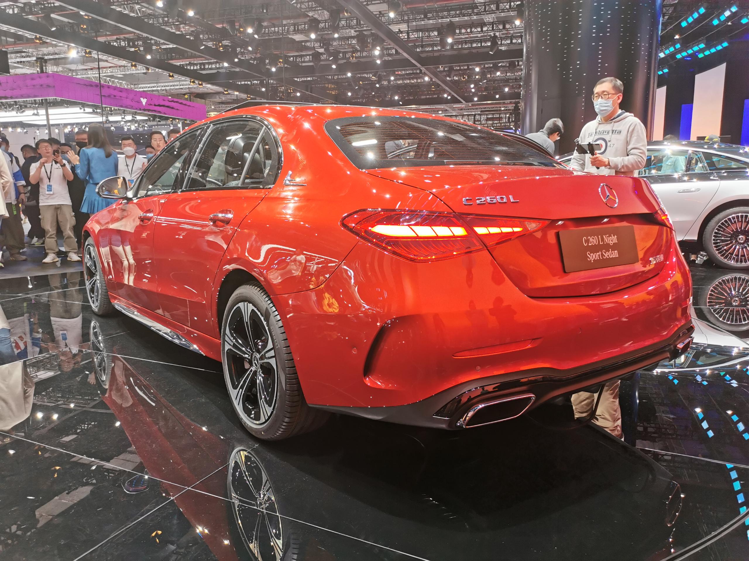 上海车展实拍:全新奔驰c级长轴版,260万像素的高分辨率照明_太平洋号
