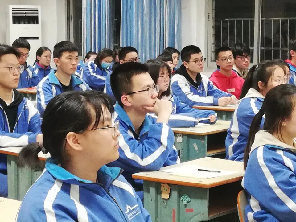 学史明理 | 楚红辉老师给青年学生上党课：弘扬红船精神 勇做时代接班人
