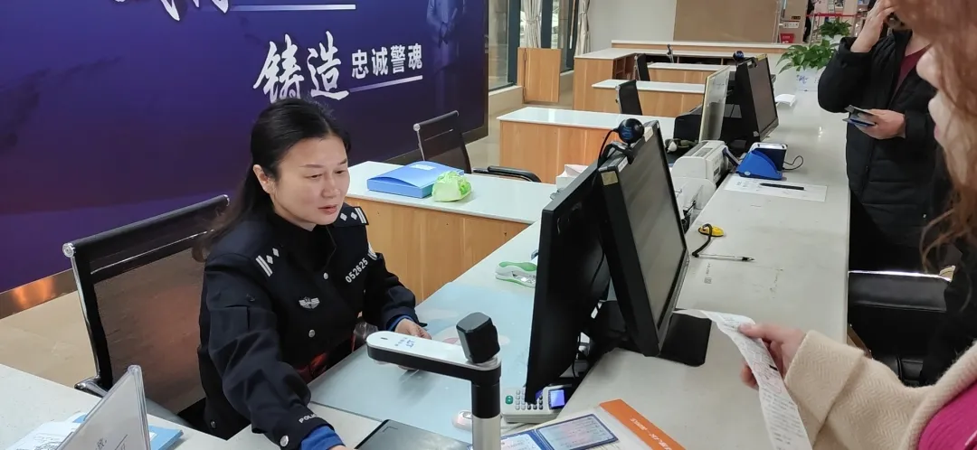 【身边先进典型】李华： 优质服务 排忧解难