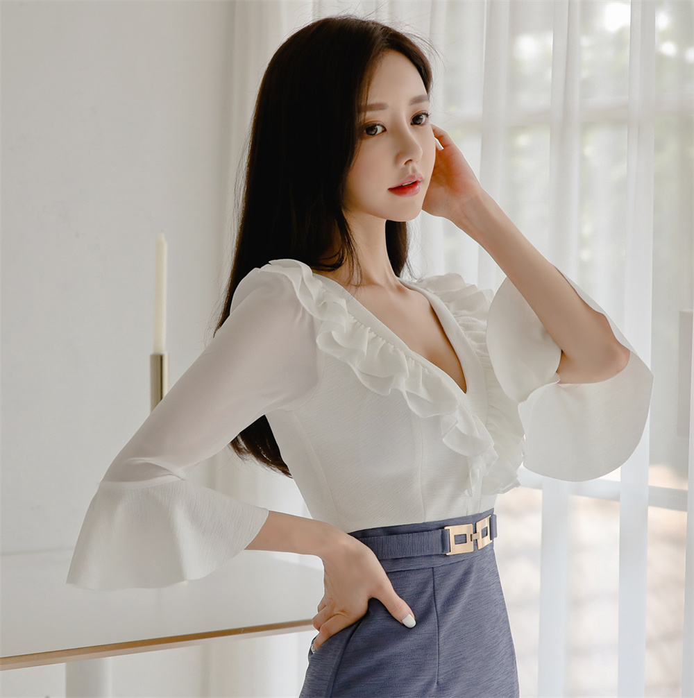 孙允珠丨苔原冰蓝花玉荷叶低胸拼搭裙