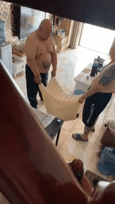 搞笑GIF图片：小小的脑袋，大大的疑惑