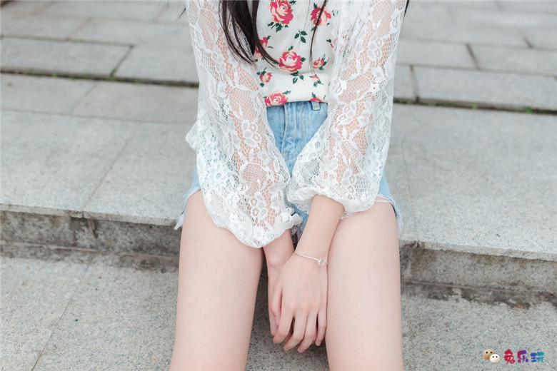 果腿妹子的美腿福利