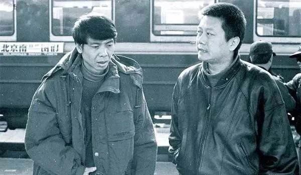 从冯小刚到管虎，华谊兄弟30年的江湖兴衰能出本书了