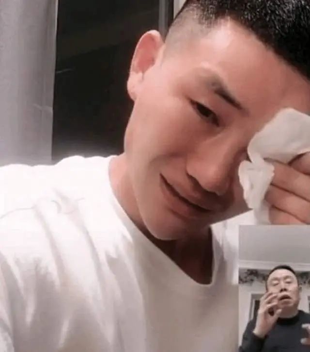 爆红童星沦为三线主播，直播现场竟被砸了场子…