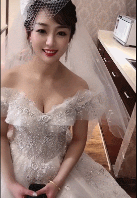 婚纱美女GIF动图：这些姑娘都爱穿婚纱拍短视频