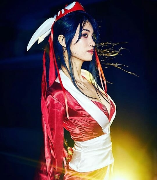 大方的让你看！越南美国混血游戏主播“Qilin”一言不合就撩衣服秀灯笼！