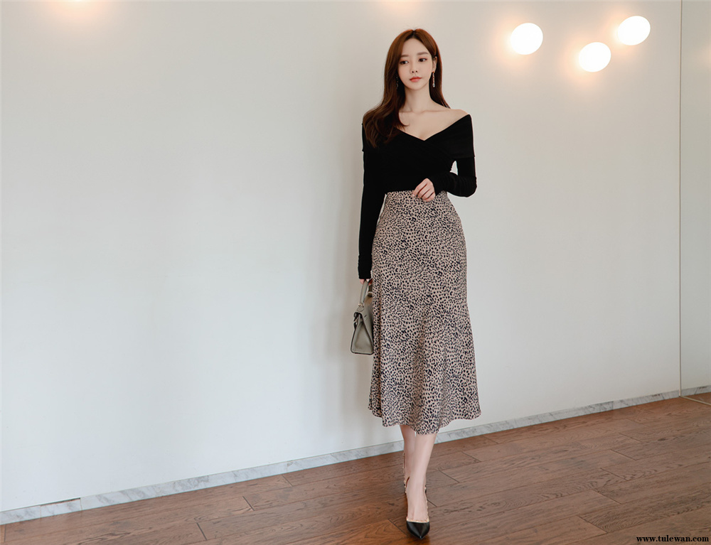 孙允珠丨巴伦西亚纯黑简式豹纹及膝裙