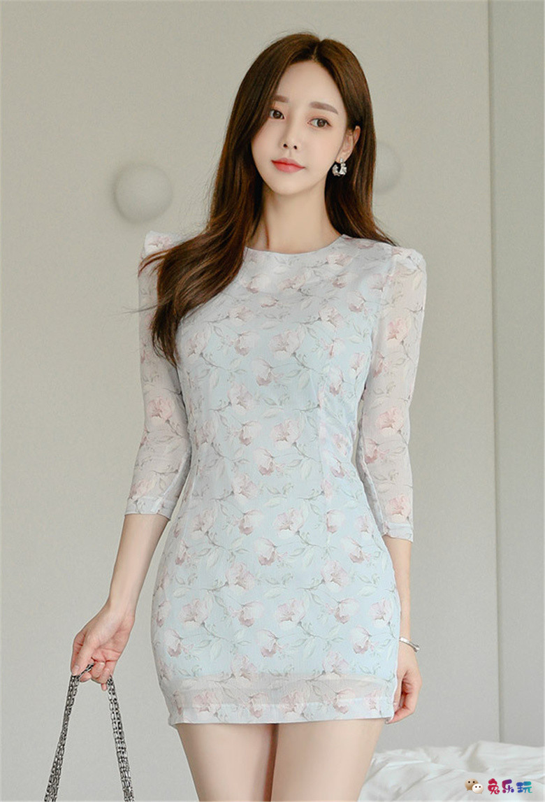 孙允珠：珐琅瓷纹蕴蓝冰玉油彩包臀裙