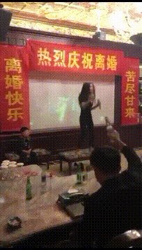 大姐，你看座位上这些男嘉宾，应该都是冲着你来的吧