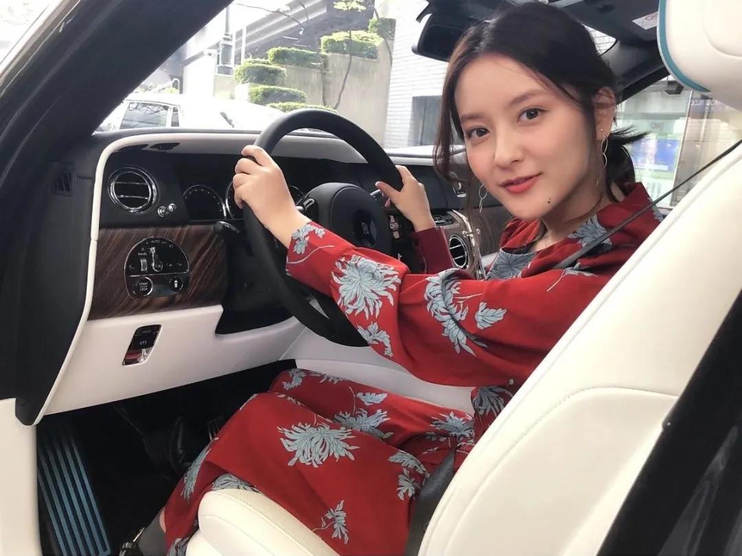 日本最美女出租车司机走红，上了她的车就不想下来！